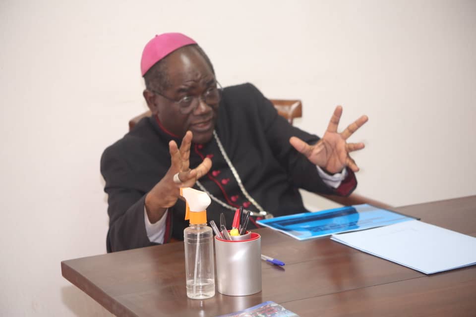Vision partagée entre l’archevêque métropolitain Monseigneur Jean MBARGA et Henri Severin ASSEMBE, administrateur directeur de HEGTD.